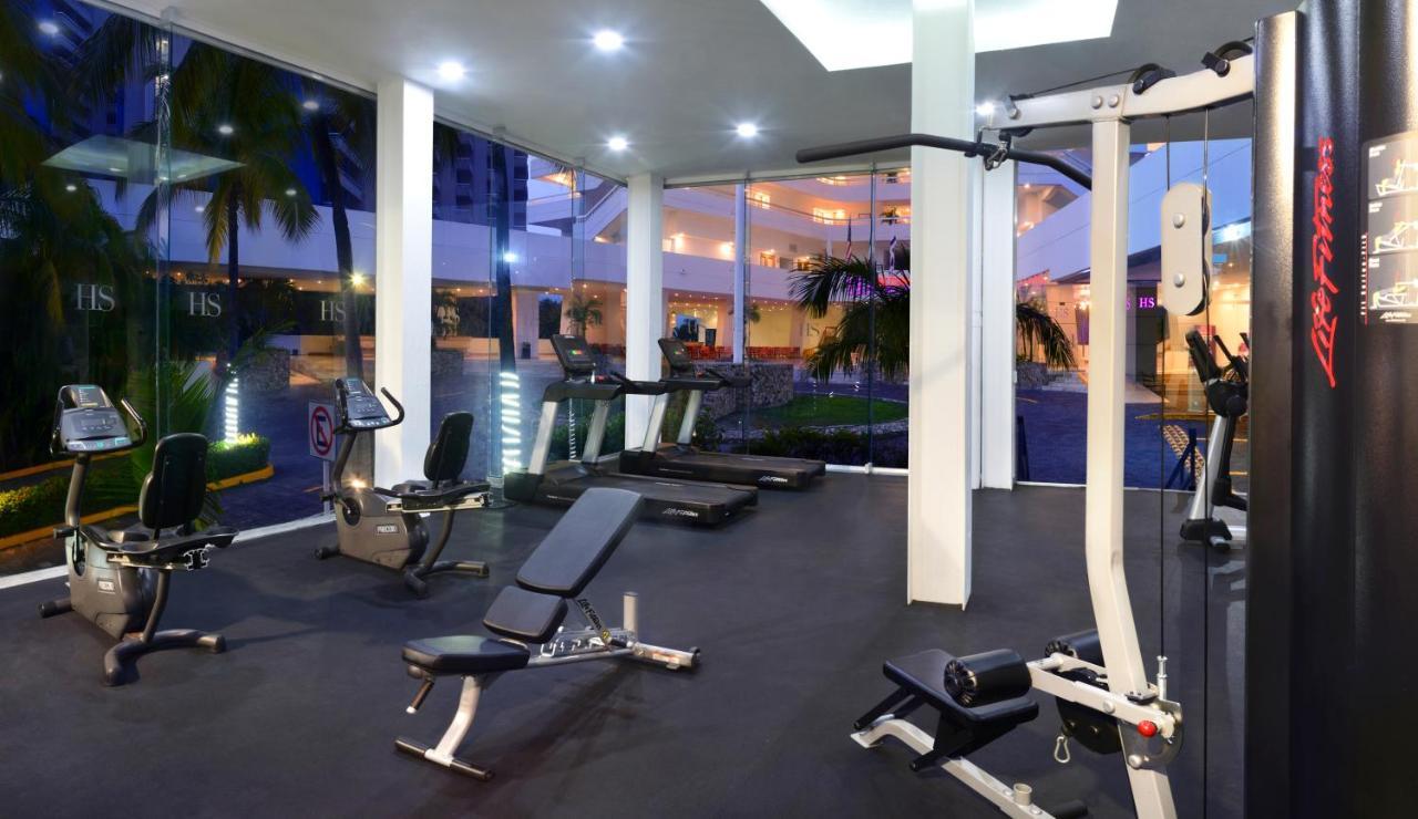 Hs Hotsson Hotel Acapulco Exterior foto A gym at a resort