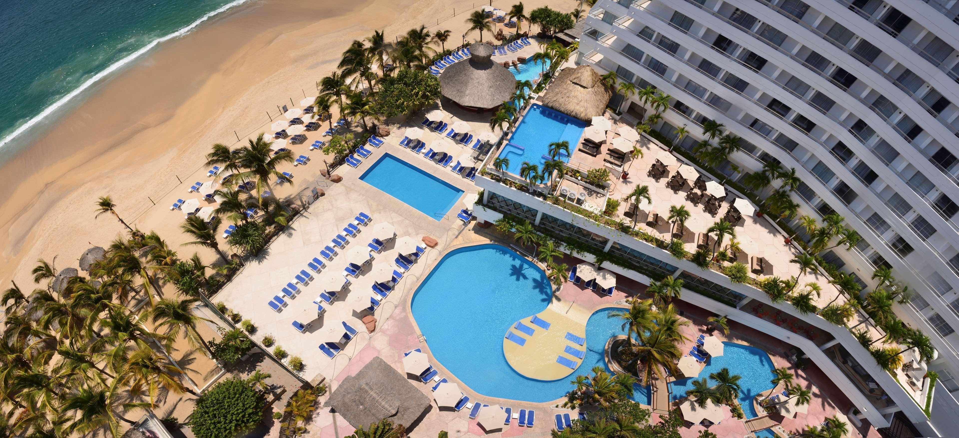Hs Hotsson Hotel Acapulco Exterior foto Aerial view of the pool area