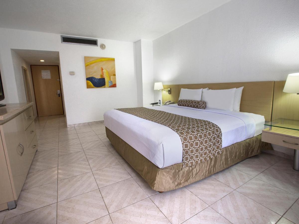 Hs Hotsson Hotel Acapulco Exterior foto A room at the hotel