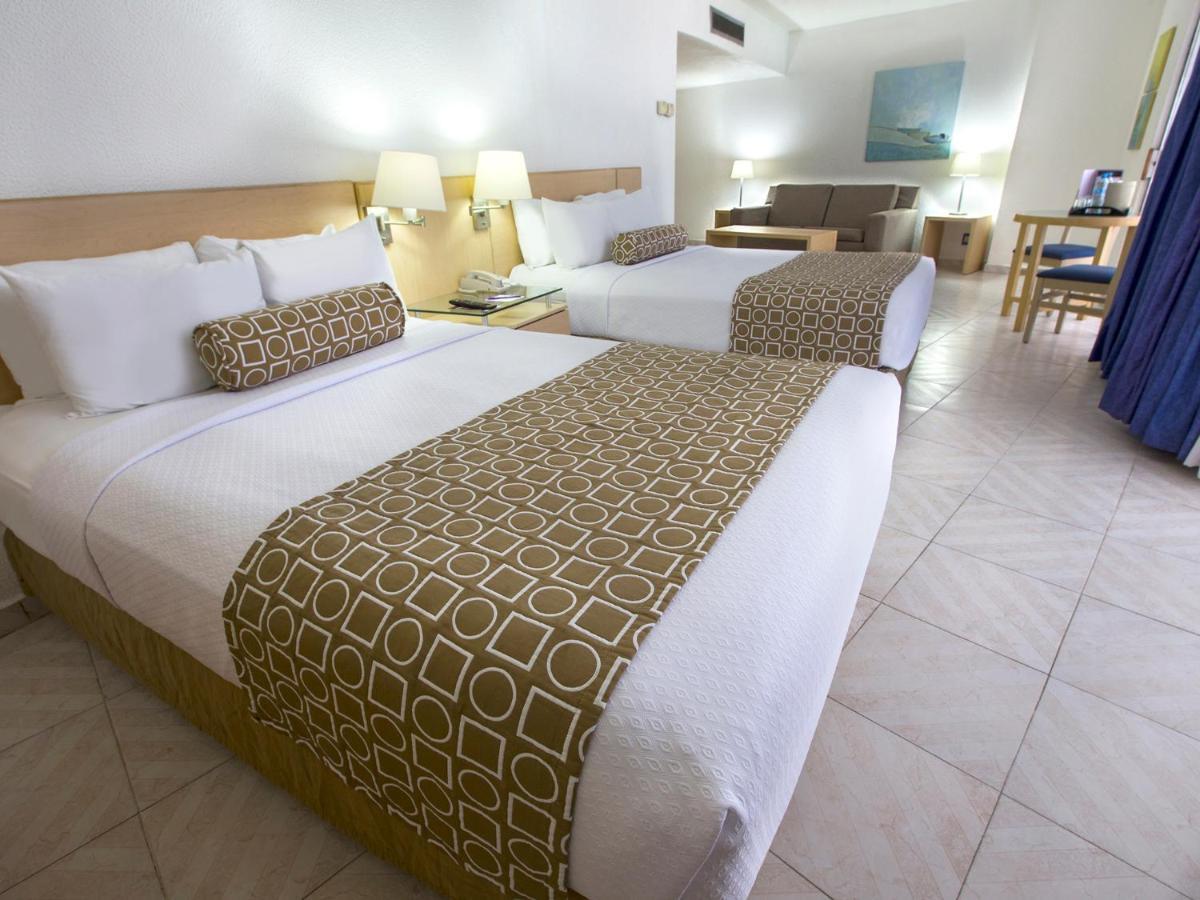 Hs Hotsson Hotel Acapulco Exterior foto A guest room at the Hilton San Diego Bayfront